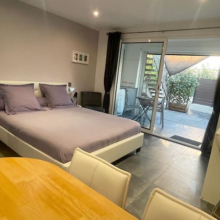 Plage A 400 M Studio Tout Confort Terrasse Clim Parking Hyères Dış mekan fotoğraf